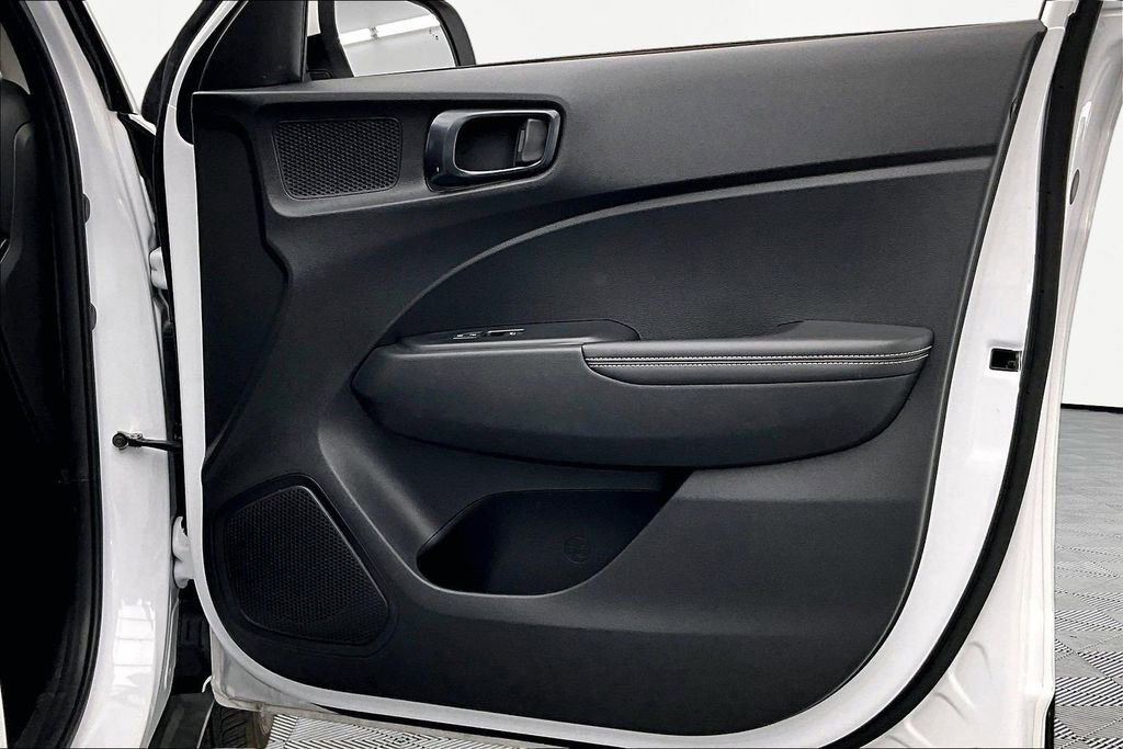 Used 2024 Hyundai Venue Limited FWD image 24