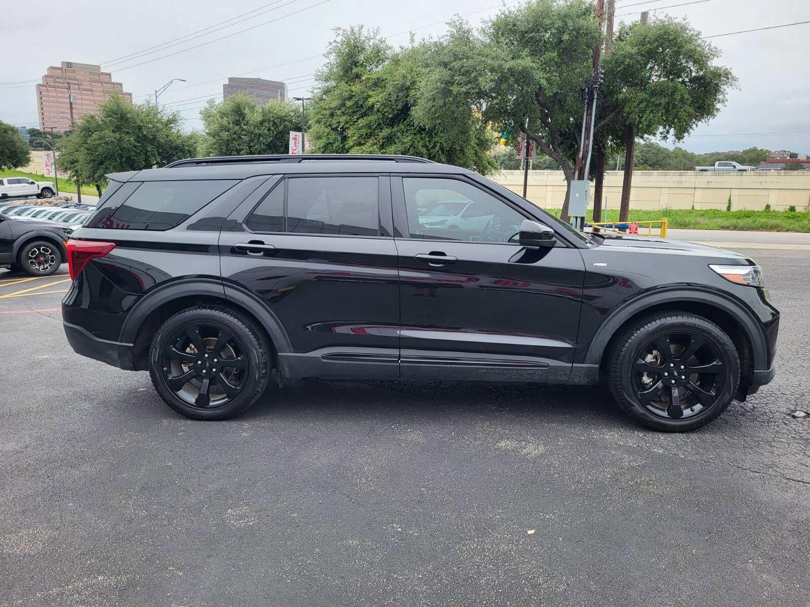 Certified 2024 Ford Explorer ST-Line w/ Class IV Trailer Tow Package RWD image 2