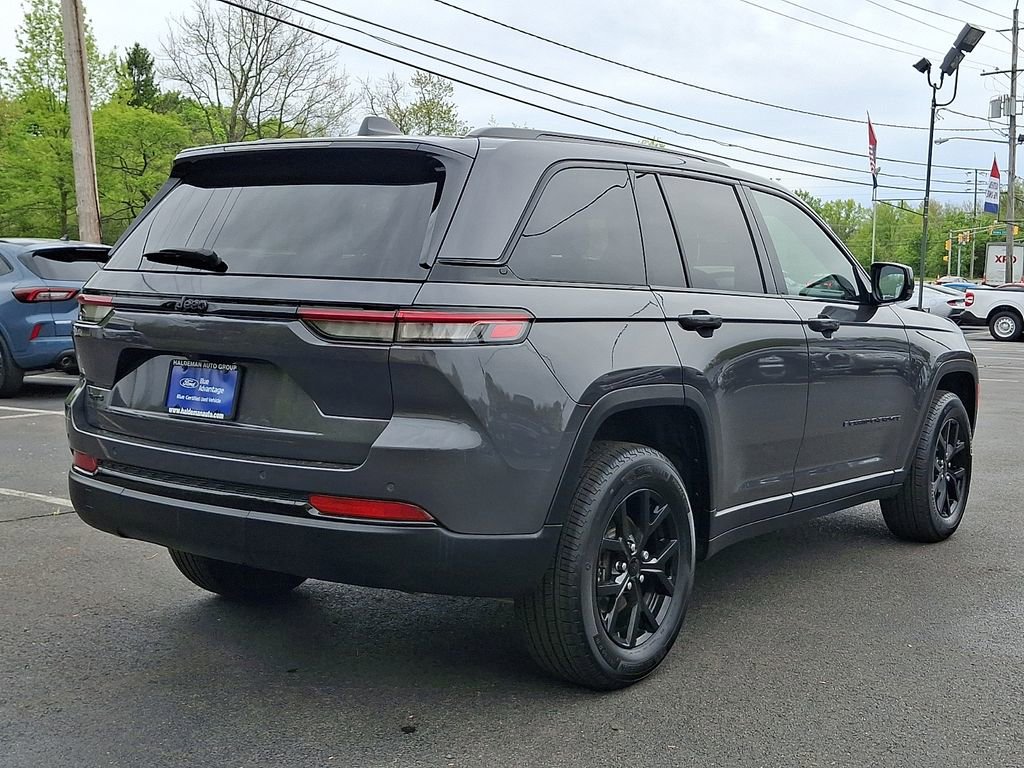 Used 2025 Jeep Grand Cherokee Altitude AWD/4WD image 7