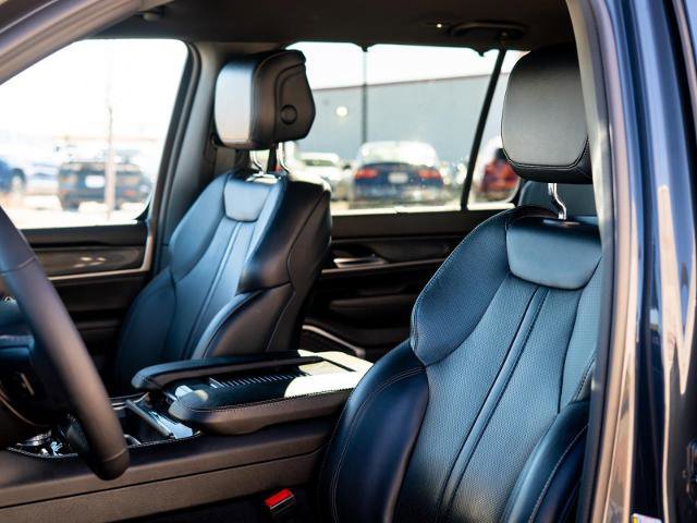 Used 2023 Jeep Wagoneer BASE w/ Convenience Group I image 18