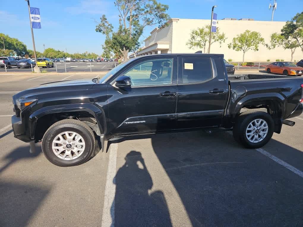 Used 2026 Toyota Tacoma SR5 AWD/4WD image 4