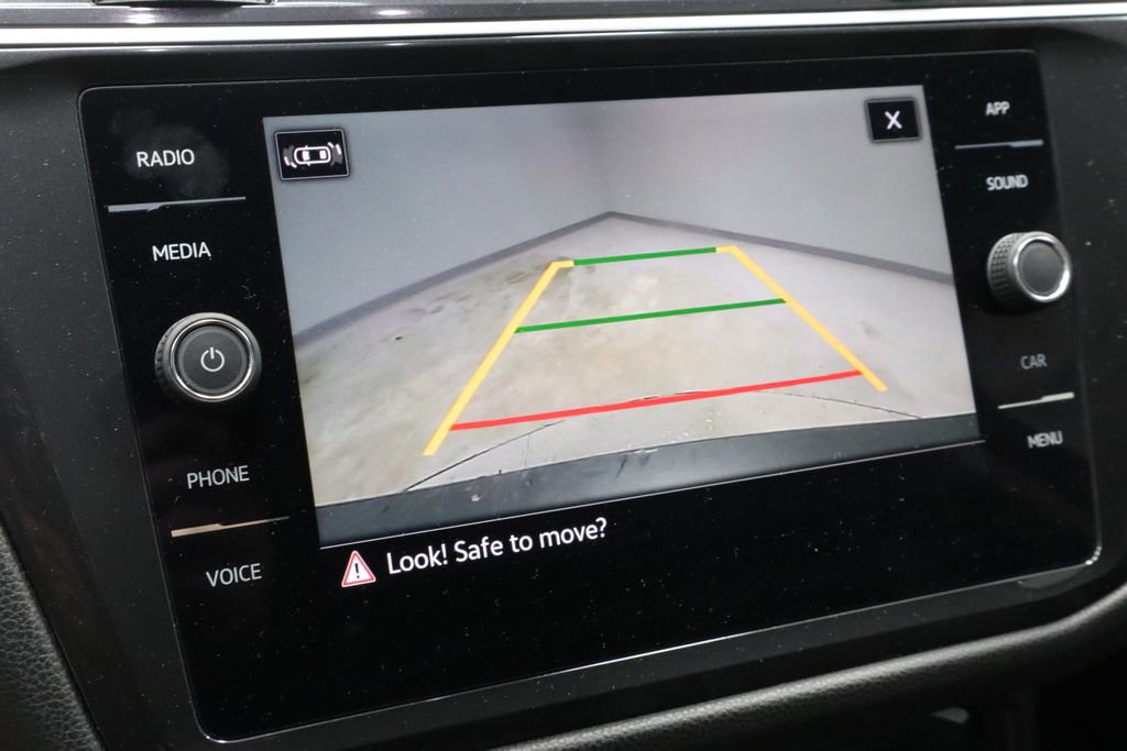 Used 2024 Volkswagen Tiguan SE image 3