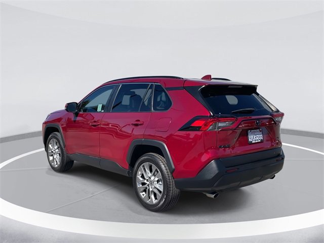 Used 2022 Toyota RAV4 XLE Premium image 4