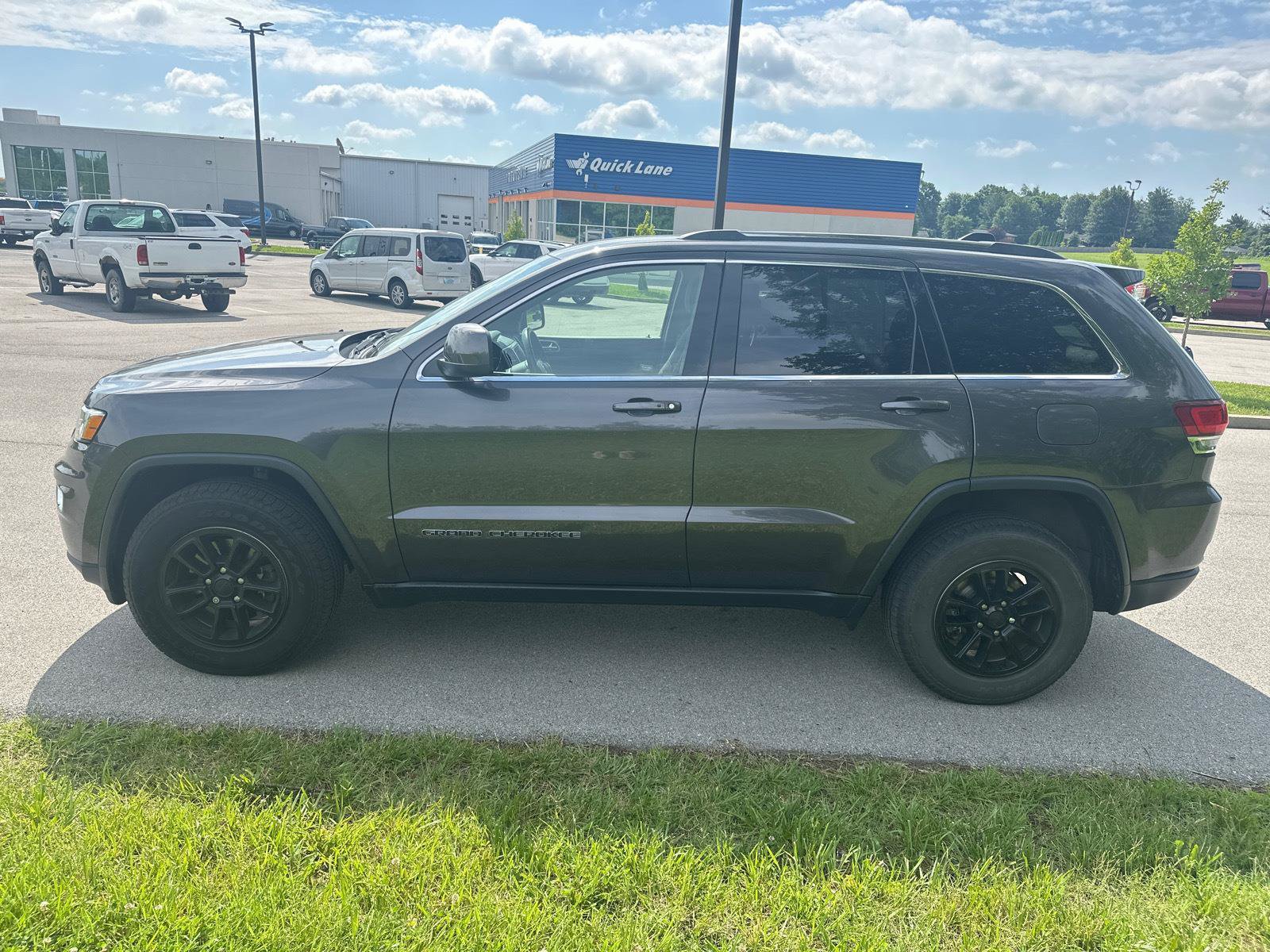 Used 2020 Jeep Grand Cherokee Laredo AWD/4WD image 9