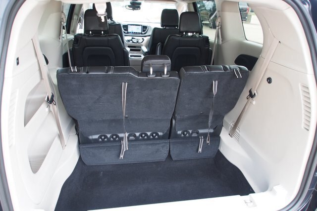 Used 2024 Chrysler Pacifica Touring-L FWD image 17