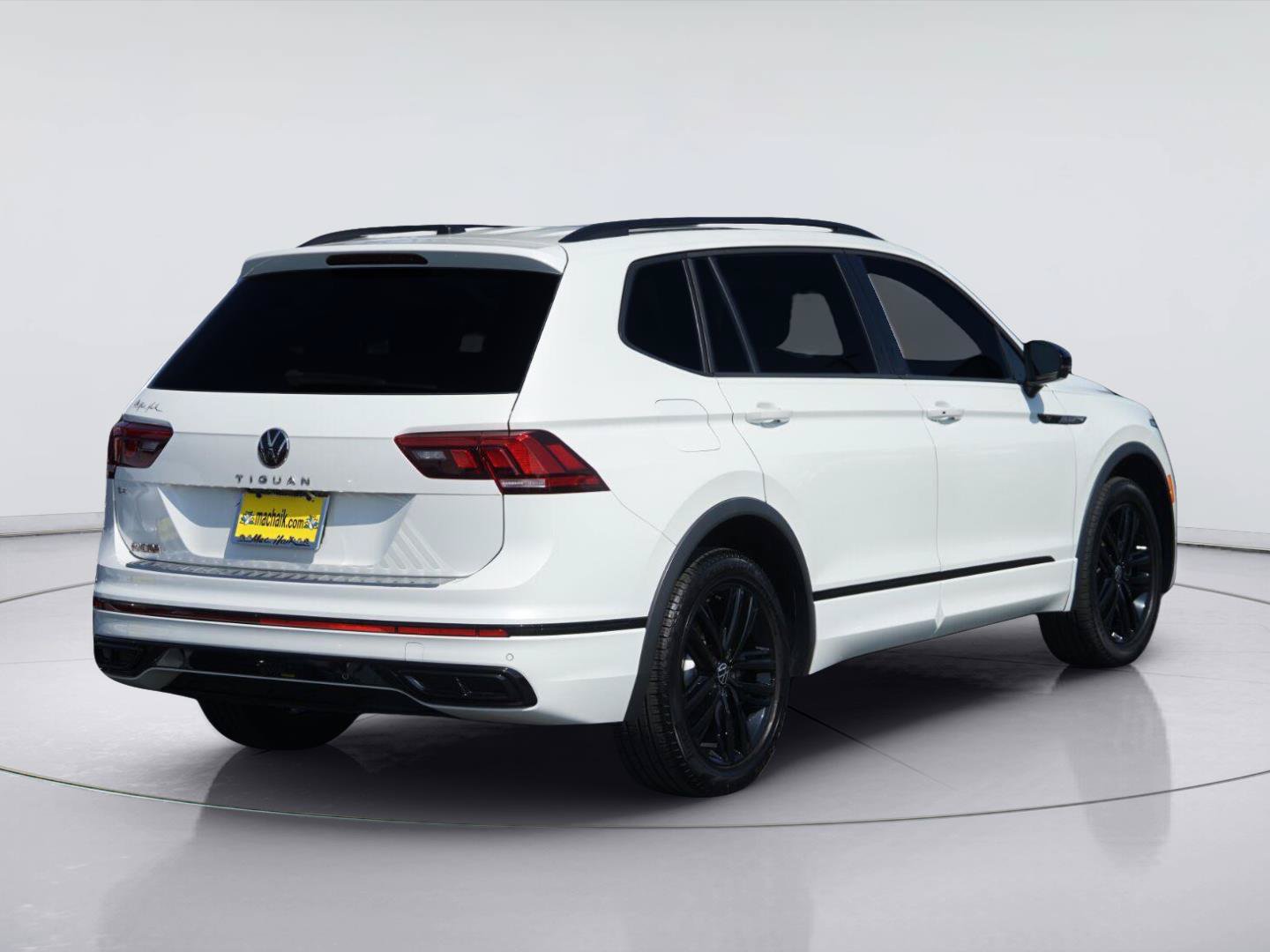 Used 2022 Volkswagen Tiguan SE R-Line FWD image 6