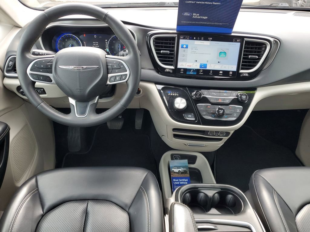 Used 2023 Chrysler Pacifica Touring-L image 25