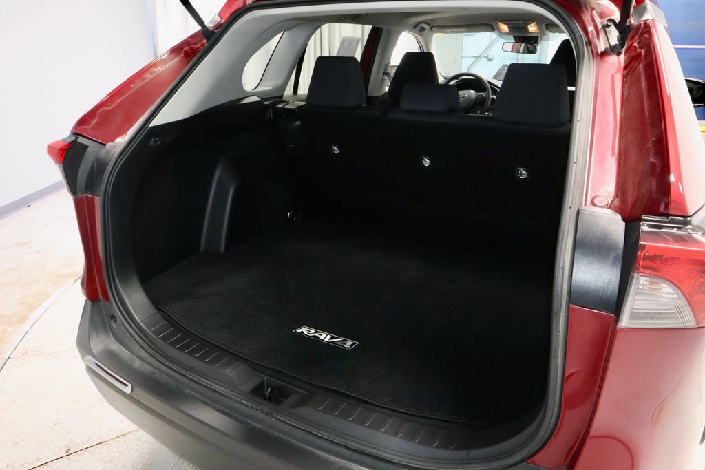 Used 2020 Toyota RAV4 LE w/ Carpet Mat Package FWD image 14