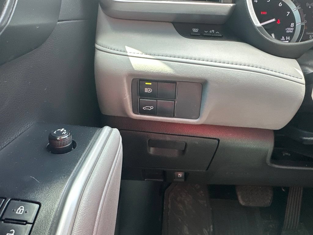 Used 2021 Toyota Highlander XLE AWD/4WD image 37