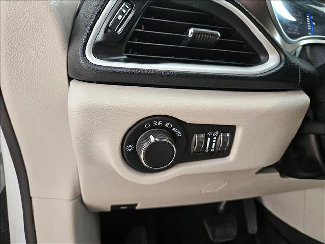 Used 2021 Chrysler Voyager Lxi FWD image 22