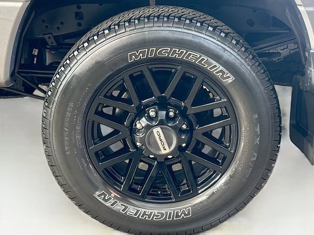 Certified 2022 Ford F250 XLT w/ Black Appearance Package image 7