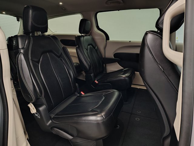Used 2024 Chrysler Pacifica Touring-L FWD image 28