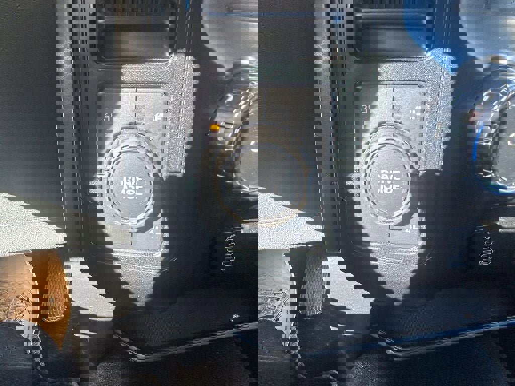 Certified 2025 Ford F150 XLT w/ Equipment Group 301A Standard AWD/4WD image 19