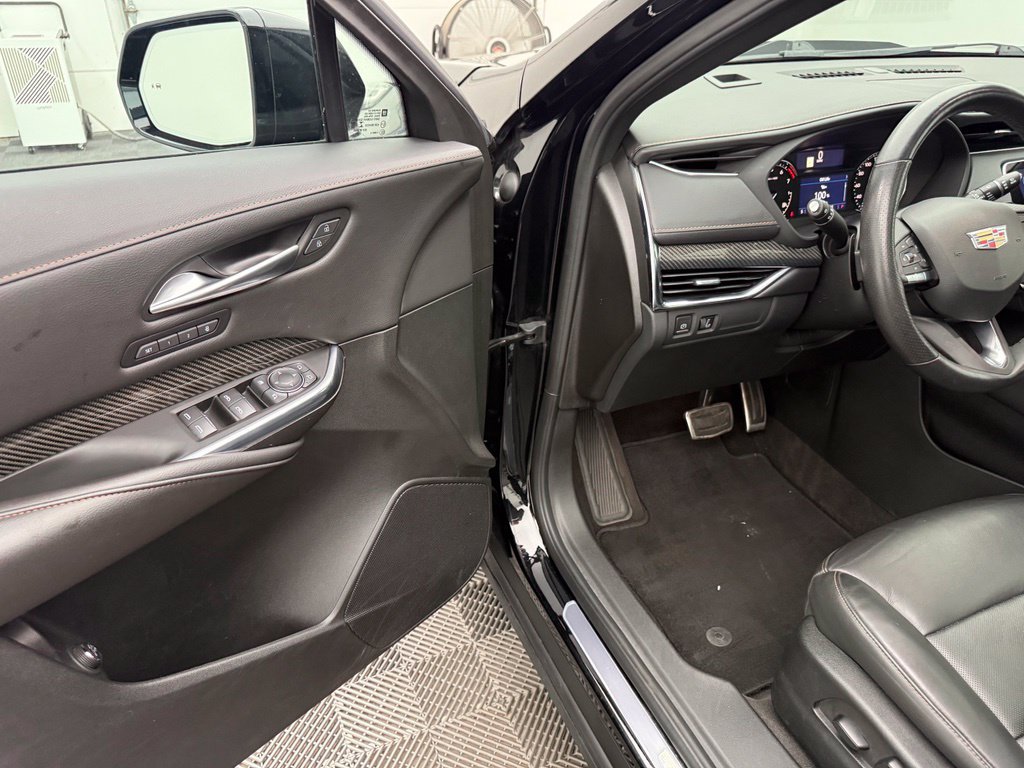 Used 2022 Cadillac XT4 Sport w/ Comfort Package AWD/4WD image 18