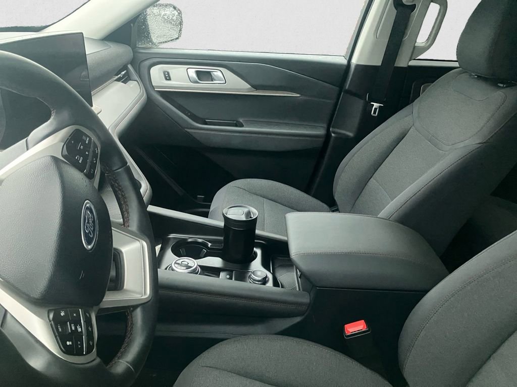 Certified 2025 Ford Explorer Active AWD/4WD image 9