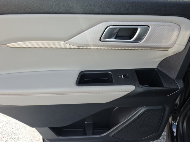 Certified 2025 Ford Explorer Active w/ Active Comfort Package RWD image 12
