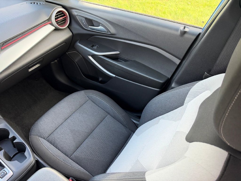 Used 2024 Chevrolet Trax RS w/ Driver Confidence Package FWD image 16