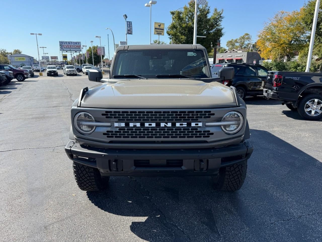 Certified 2025 Ford Bronco Badlands AWD/4WD image 6