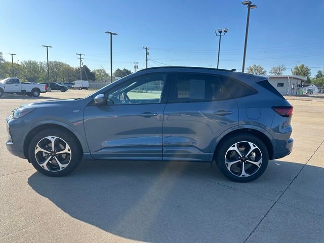 Certified 2023 Ford Escape ST-Line Elite w/ Premium Technology Package AWD/4WD image 2