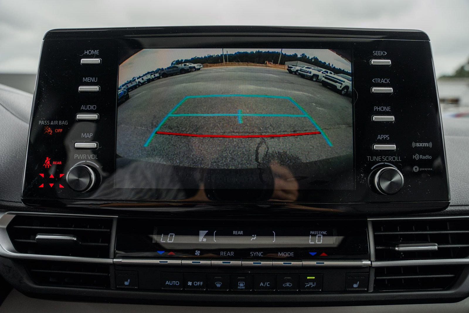 Used 2022 Toyota Sienna XLE FWD image 44