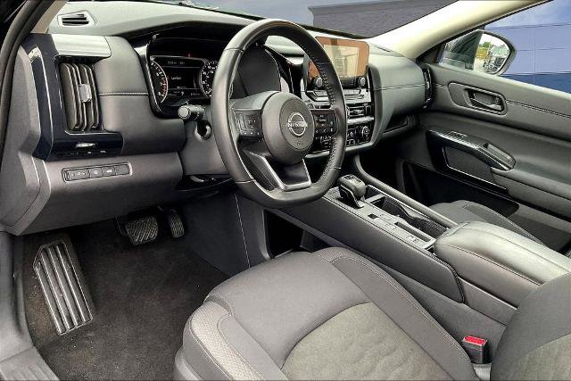Used 2025 Nissan Pathfinder SV FWD image 17