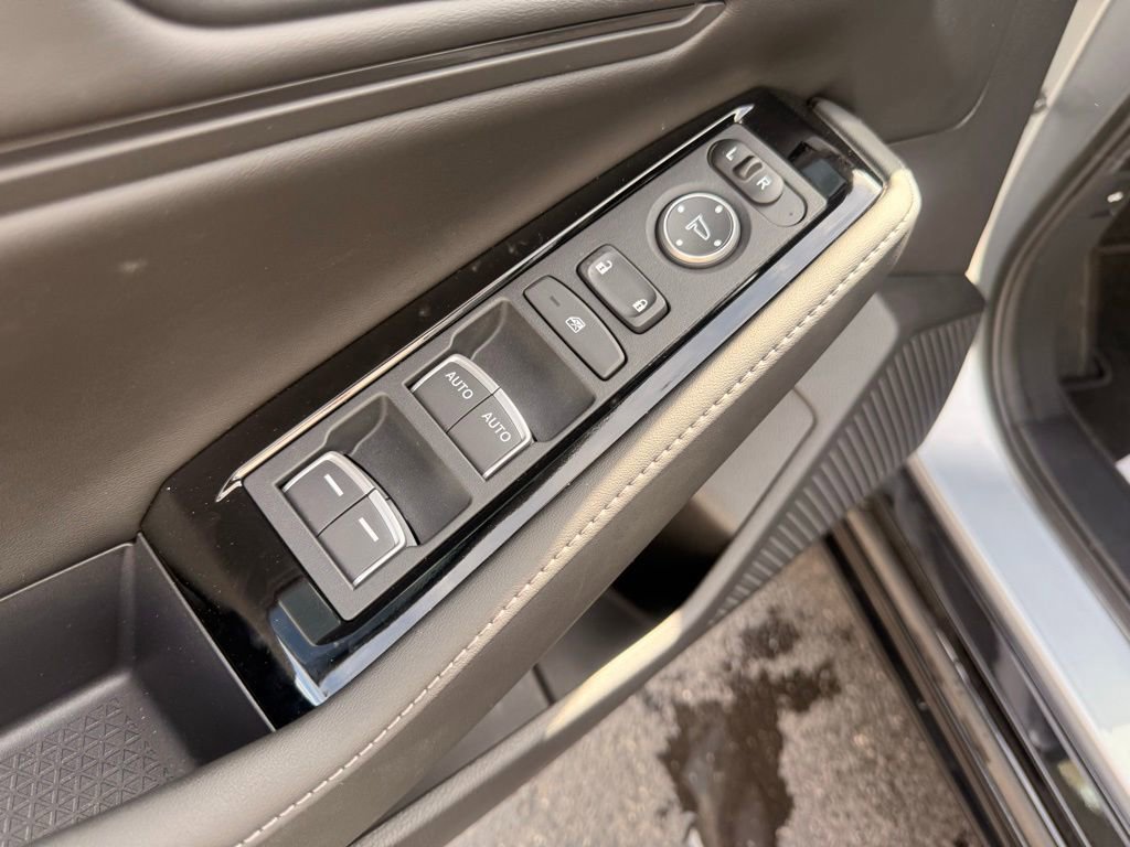 Used 2025 Honda Accord Touring image 11