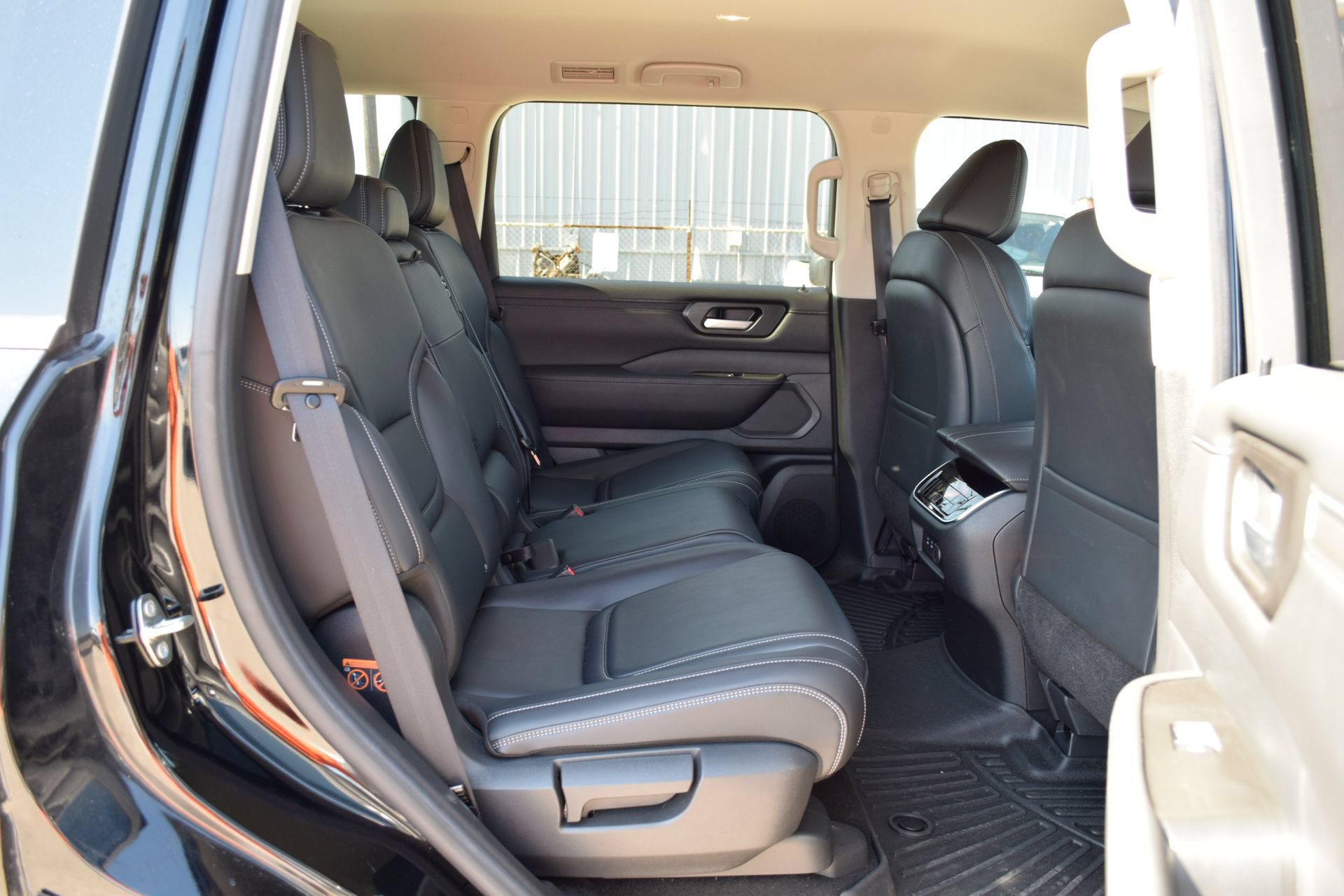 Used 2025 Nissan Armada SV RWD image 24