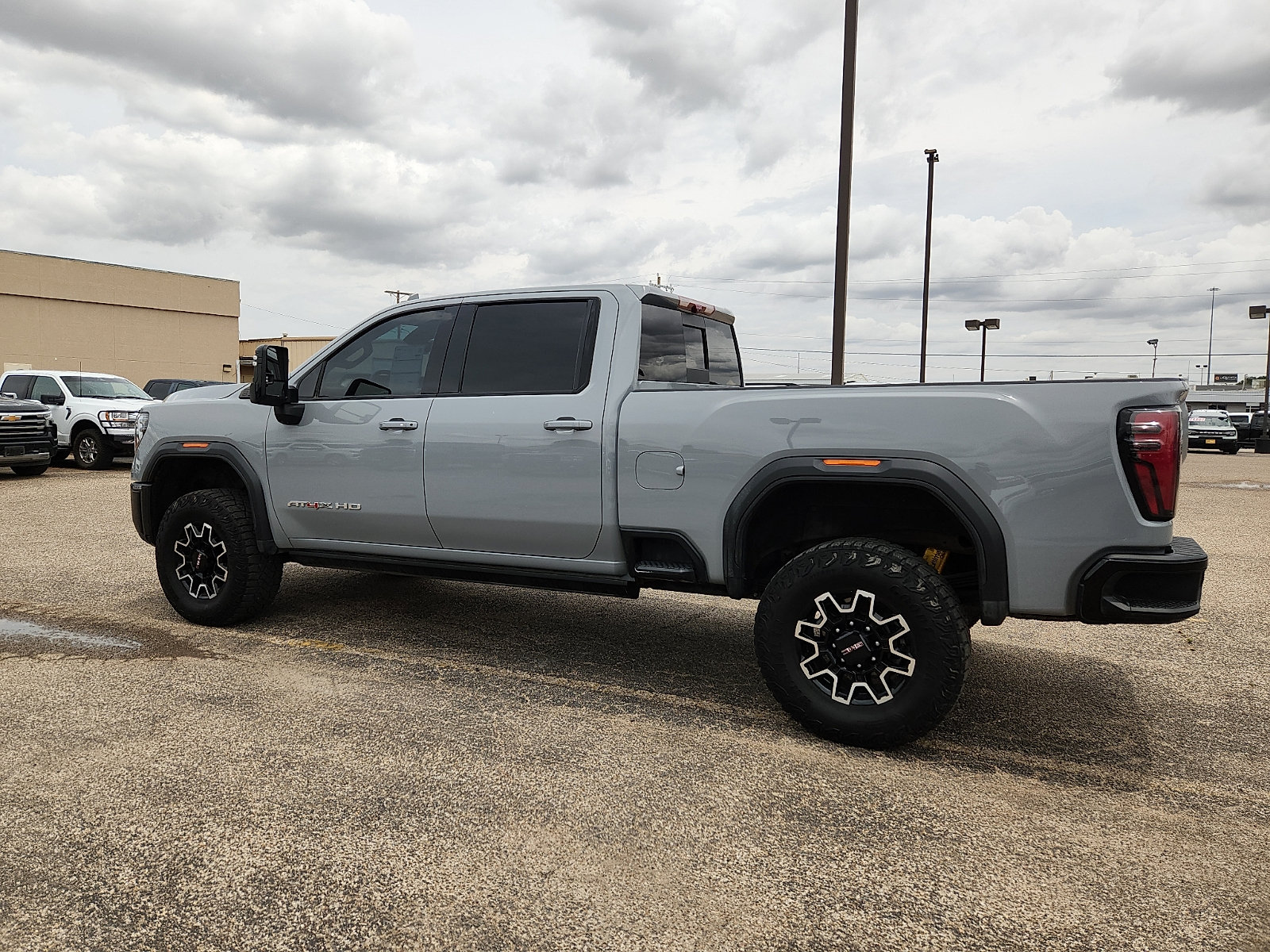 Used 2024 GMC Sierra 2500 AT4X AWD/4WD image 4