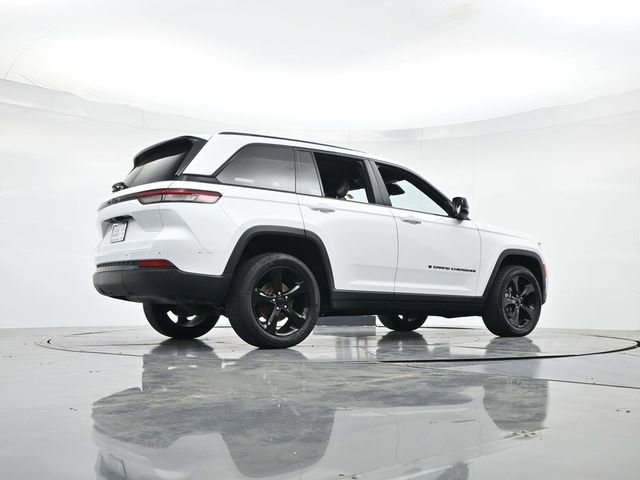 Used 2023 Jeep Grand Cherokee Altitude RWD image 28