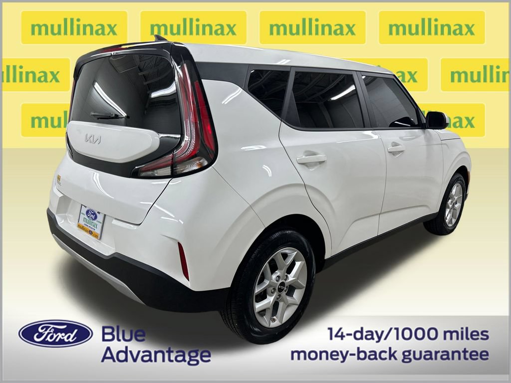 Used 2025 Kia Soul LX w/ LX Technology Package FWD image 3