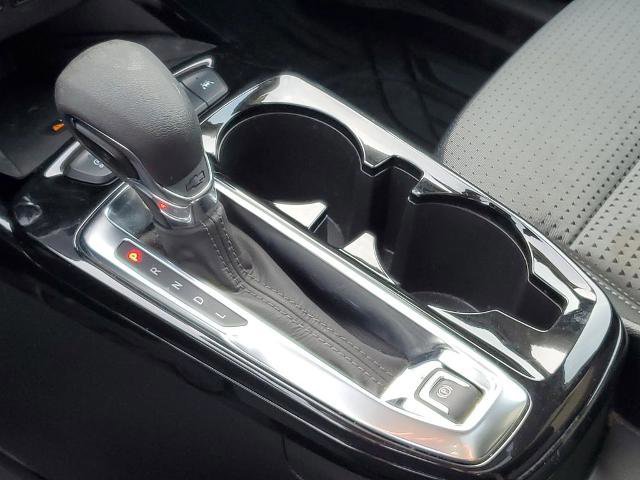 Used 2024 Chevrolet Trax LT w/ Sunroof Package image 17