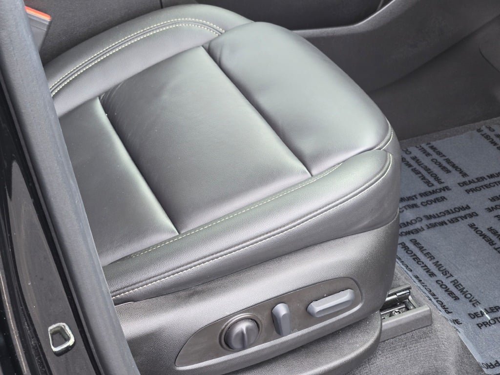 Used 2023 Chevrolet Traverse LT w/ LPO, Floor Liner Package AWD/4WD image 7
