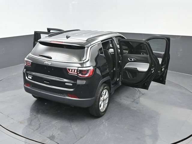 Used 2025 Jeep Compass Latitude AWD/4WD image 24