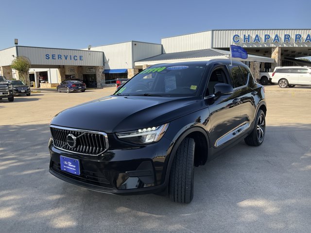 Used 2024 Volvo XC40 B5 Core AWD/4WD image 2
