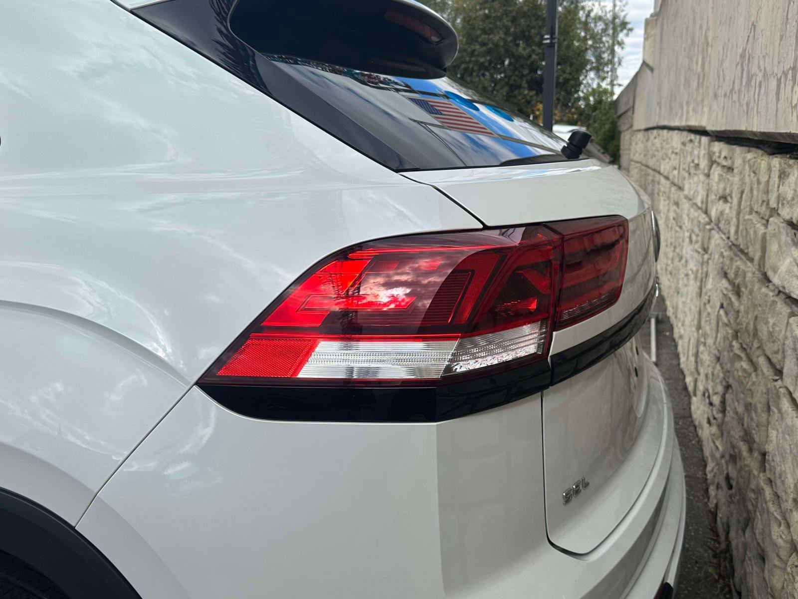 Used 2023 Volkswagen Atlas Cross Sport SEL R-Line image 8