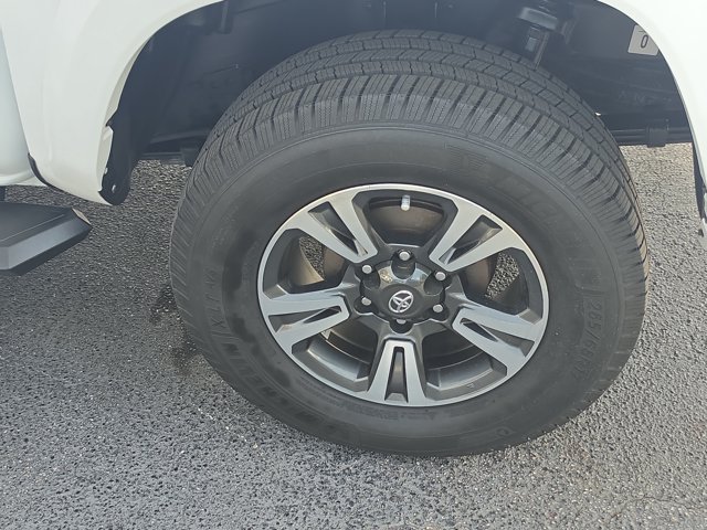 Used 2018 Toyota Tacoma TRD Sport RWD image 9