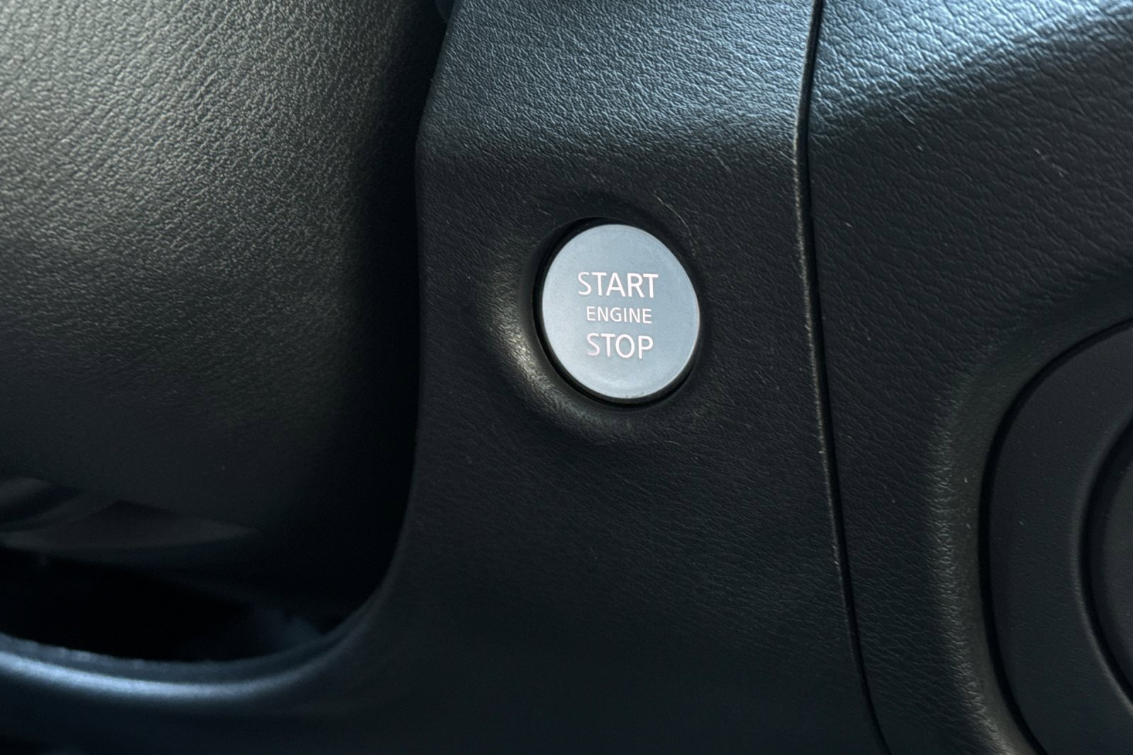 Used 2022 Nissan Frontier SV image 20