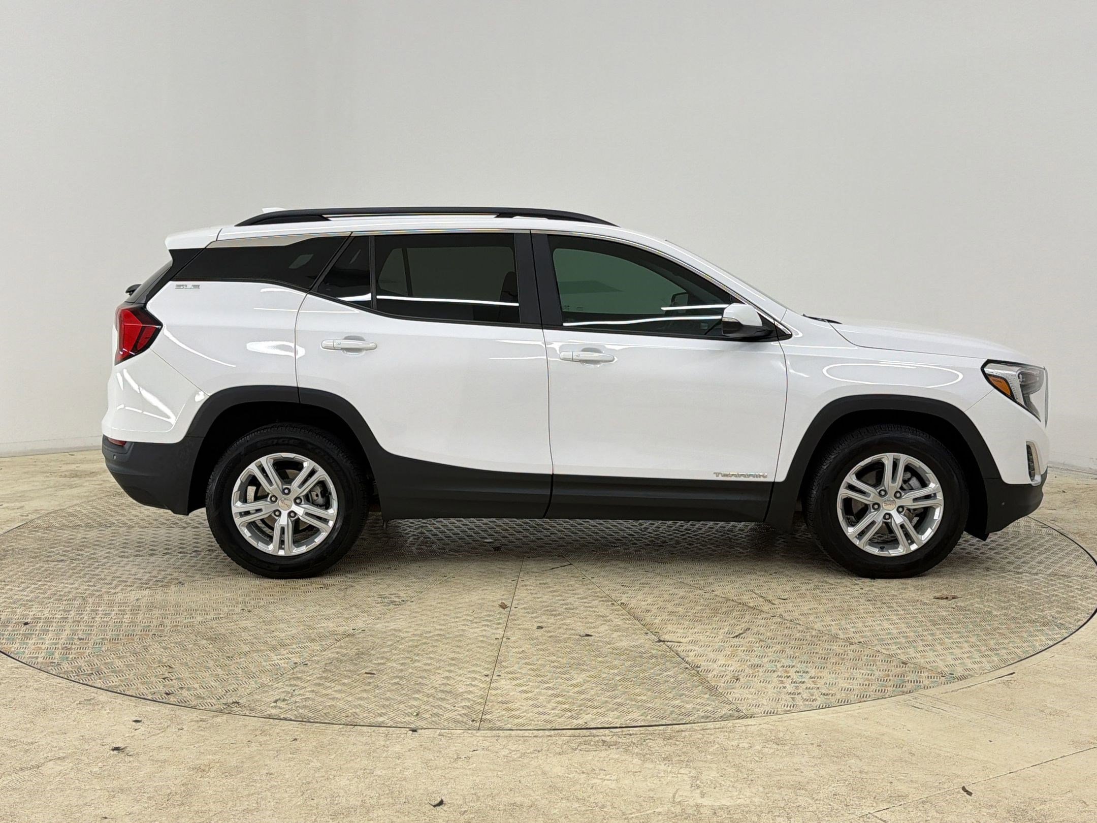 Used 2021 GMC Terrain SLE w/ Driver Convenience Package FWD image 8