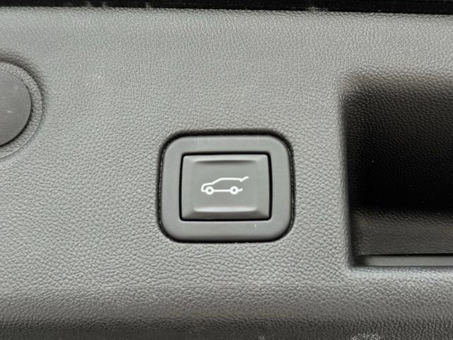 Used 2023 Chevrolet Equinox RS FWD image 11