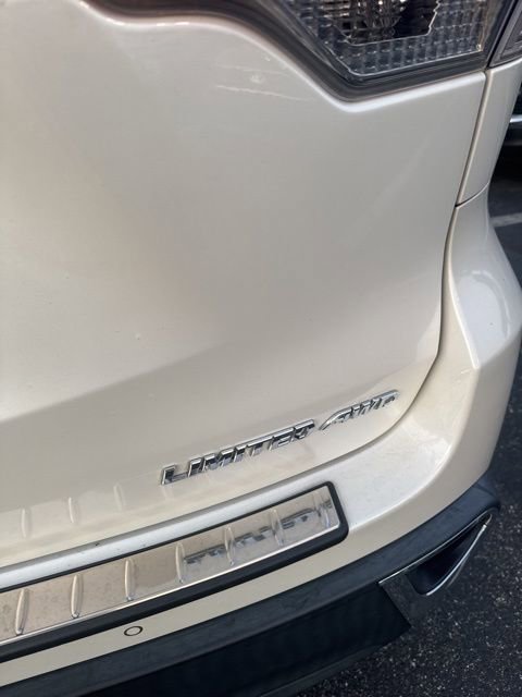 Used 2018 Toyota Highlander Limited AWD/4WD image 16