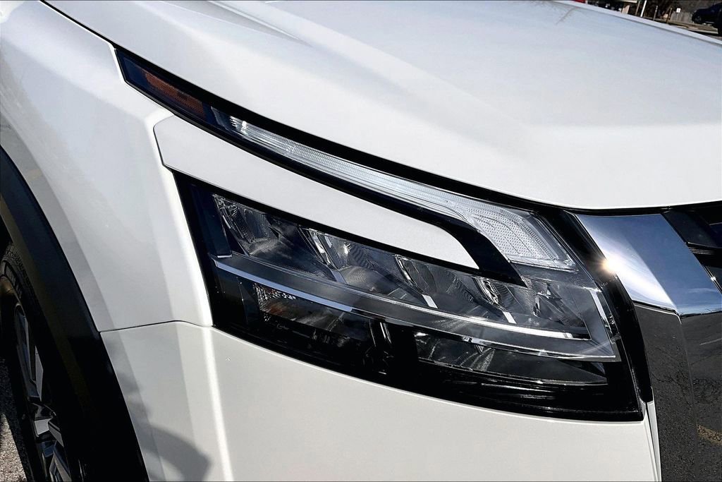 Used 2024 Nissan Pathfinder SL FWD image 30