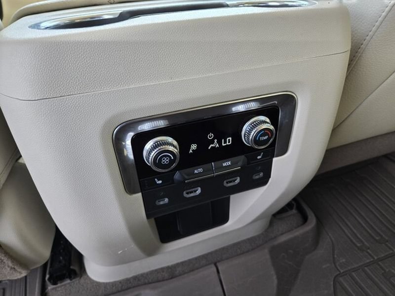 Used 2023 GMC Yukon Denali w/ Advanced Technology Package AWD/4WD image 15