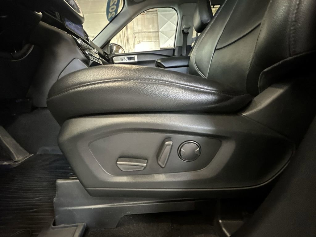 Certified 2021 Ford Explorer Limited w/ Hybrid Equipment Group 310A AWD/4WD image 12
