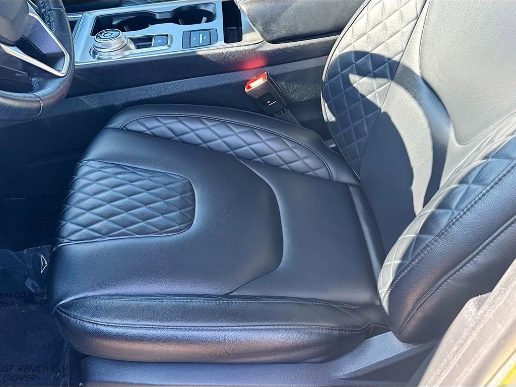 Certified 2024 Ford Edge Titanium AWD/4WD image 16