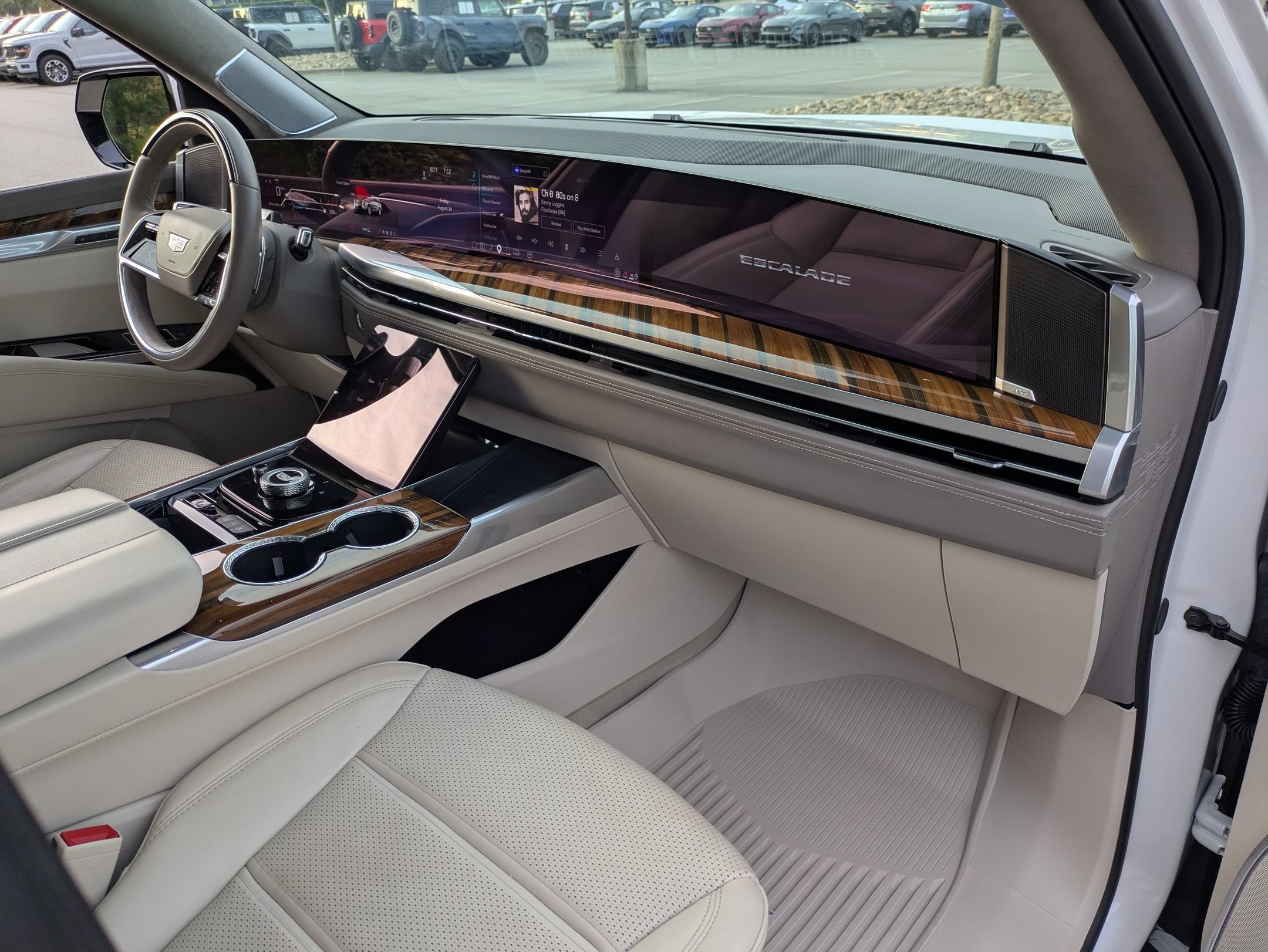 Used 2025 Cadillac Escalade ESV Sport Platinum AWD/4WD image 40