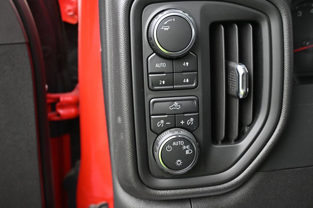 Used 2024 Chevrolet Silverado 1500 Custom Trail Boss w/ LPO, Dark Essentials Package AWD/4WD image 13