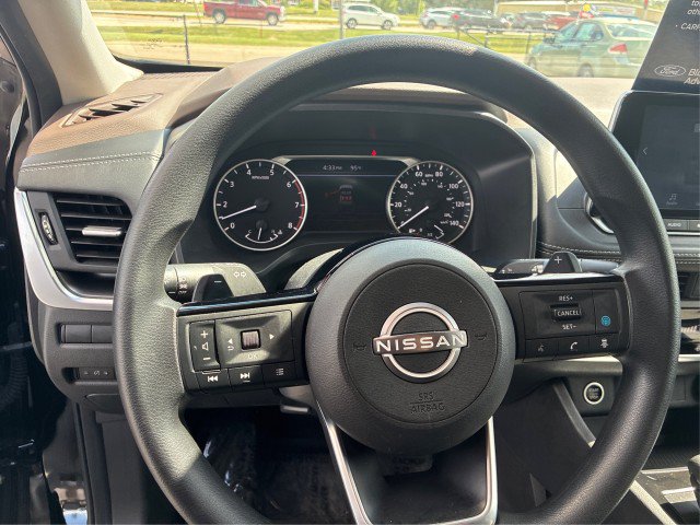 Used 2023 Nissan Rogue SV AWD/4WD image 14