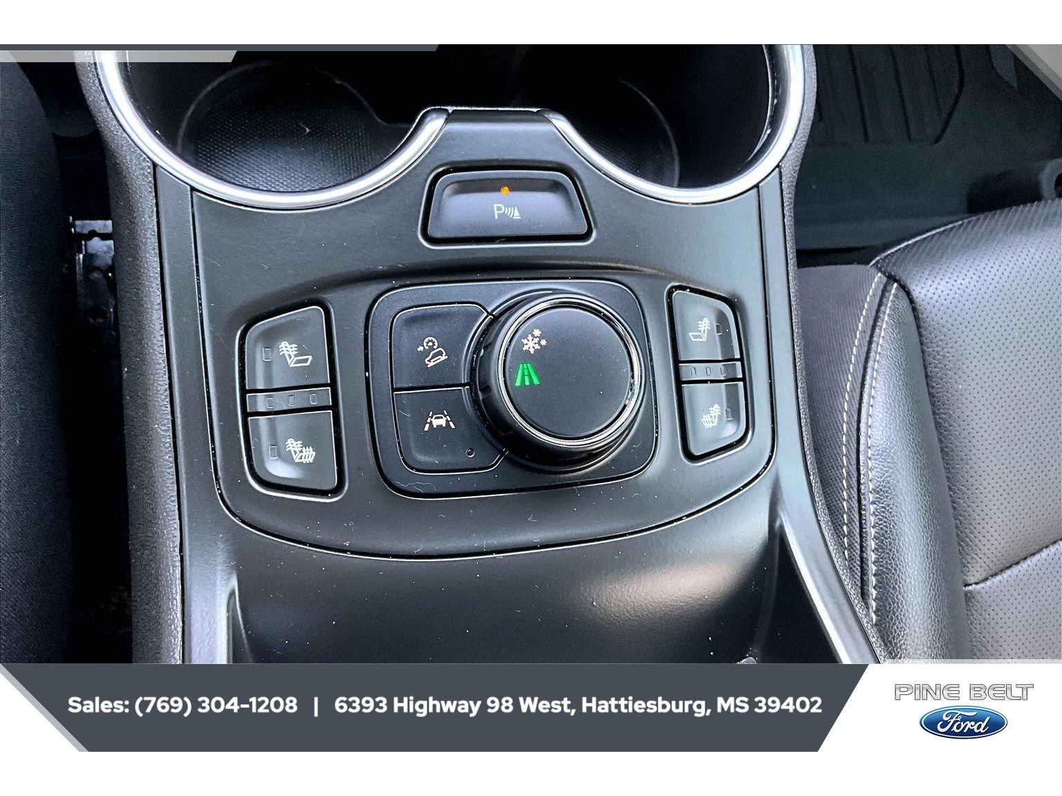 Used 2022 GMC Terrain SLT w/ Tech Package FWD image 23