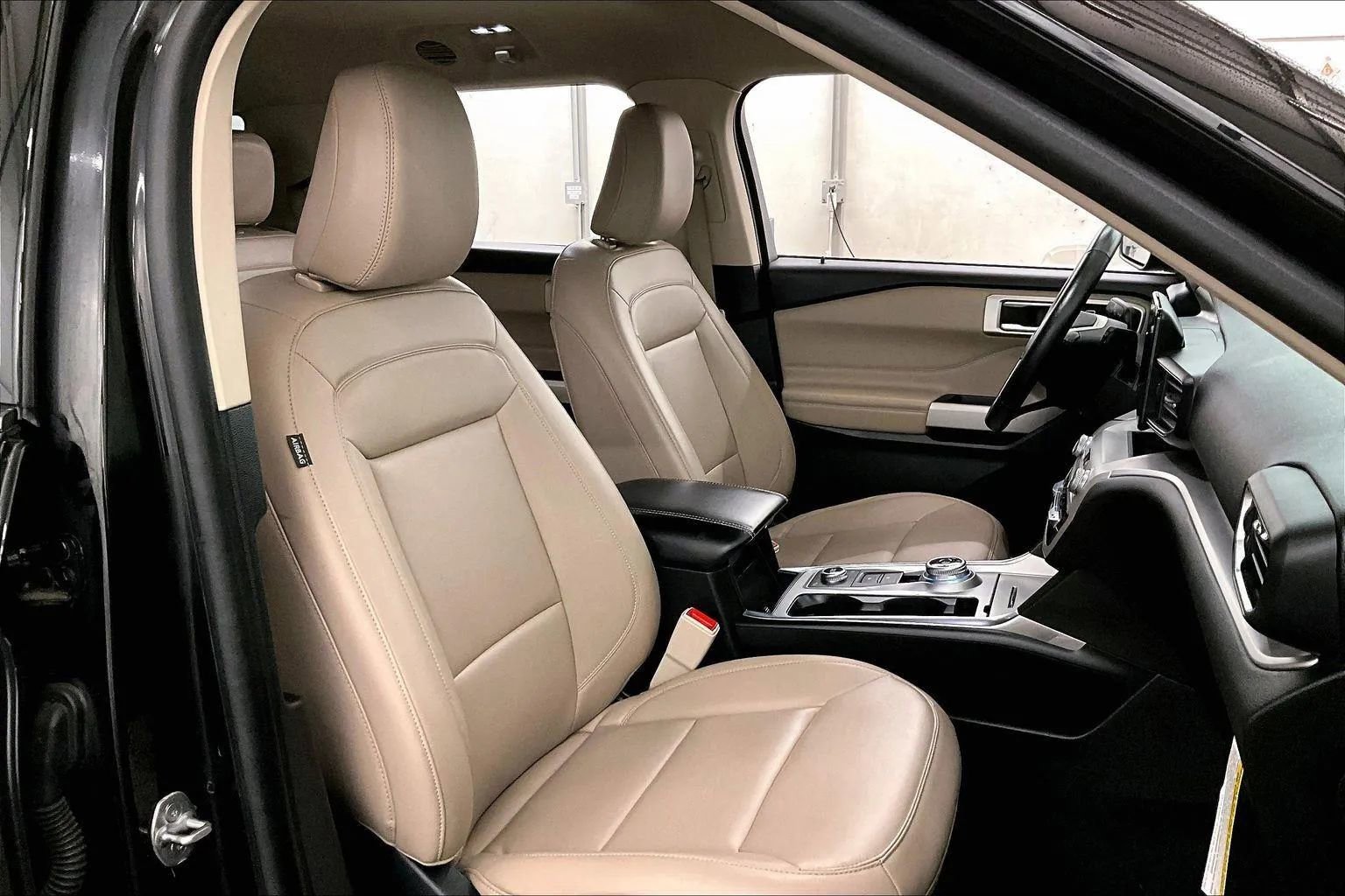 Certified 2021 Ford Explorer XLT w/ Equipment Group 202A image 7