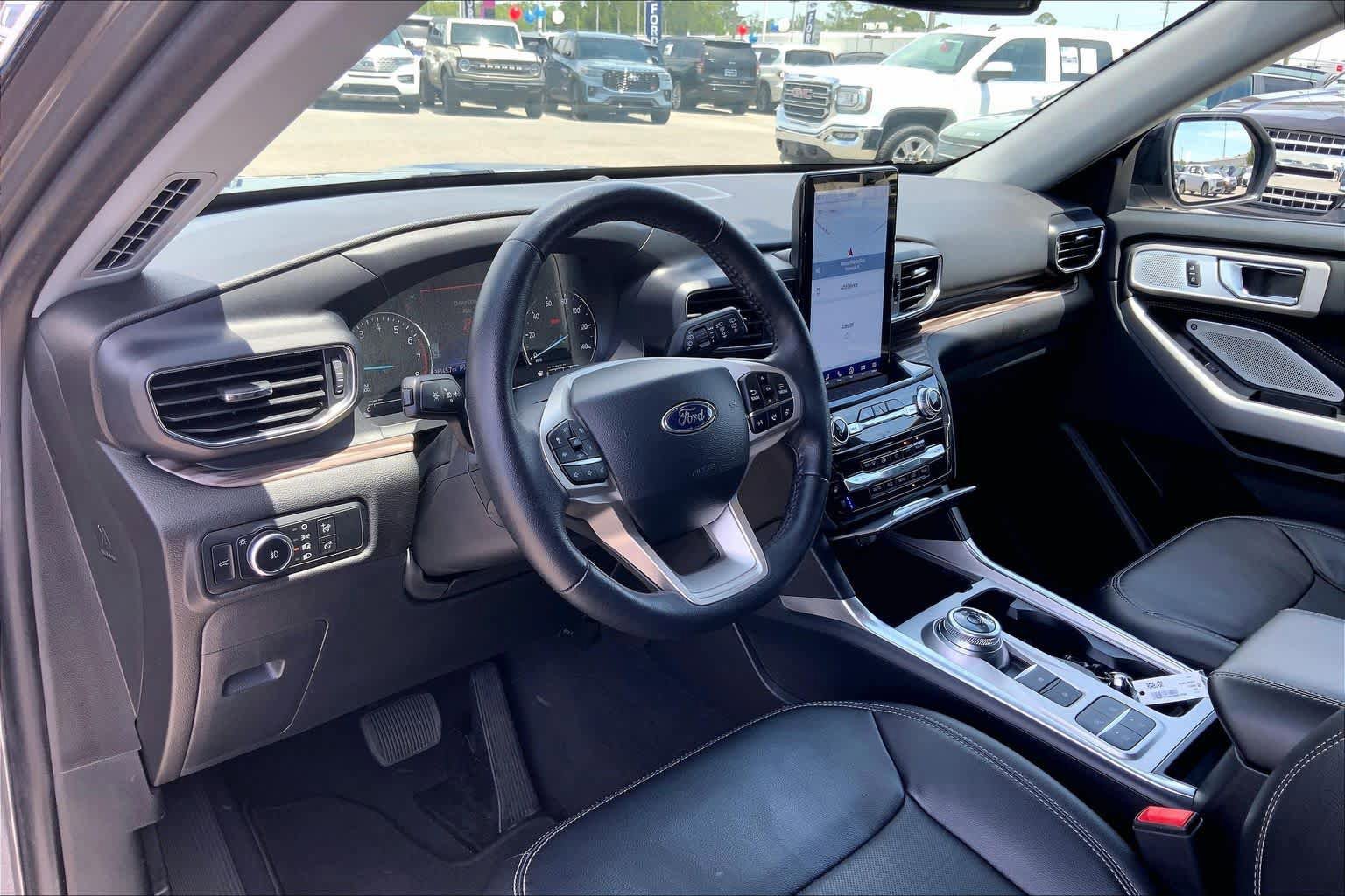 Certified 2024 Ford Explorer Limited w/ Limited Technology Package RWD image 17